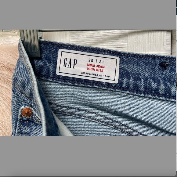 GAP Mom Medium Wash Jean High Rise Size 29 8R - Picture 5 of 6